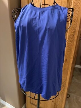 Women’s  Athletic light weight tank.